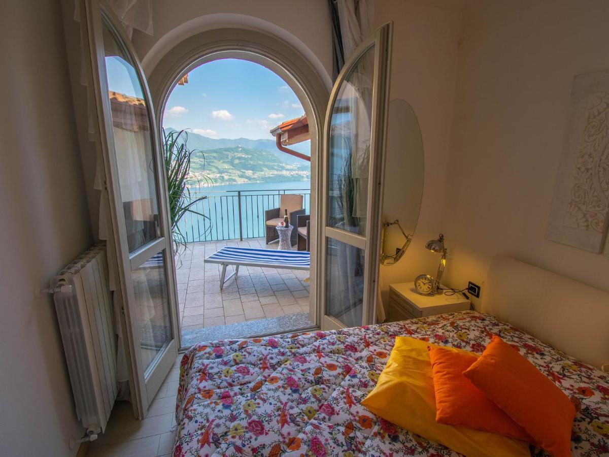 Cherubino - Stunning Lake View With Swimming Pool Parzanica Bagian luar foto