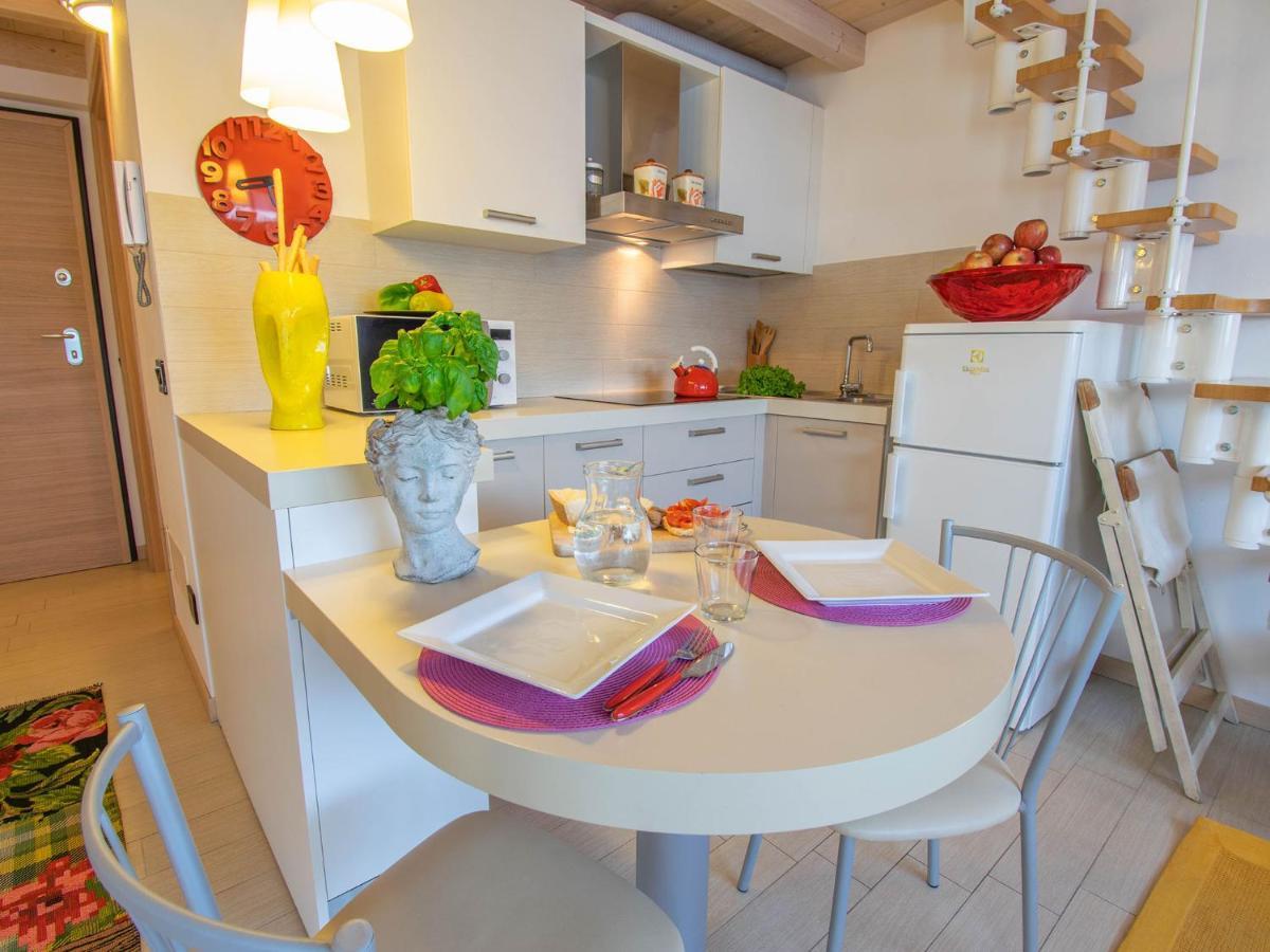 Cherubino - Stunning Lake View With Swimming Pool Parzanica Bagian luar foto