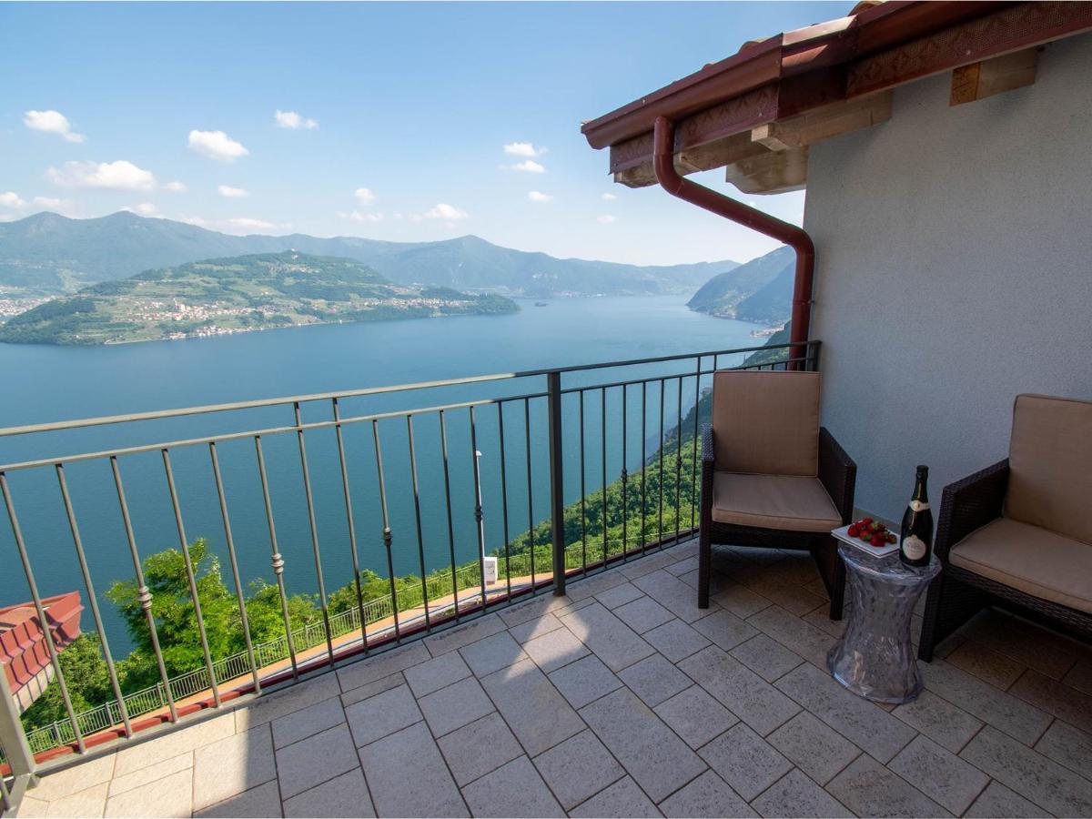 Cherubino - Stunning Lake View With Swimming Pool Parzanica Bagian luar foto